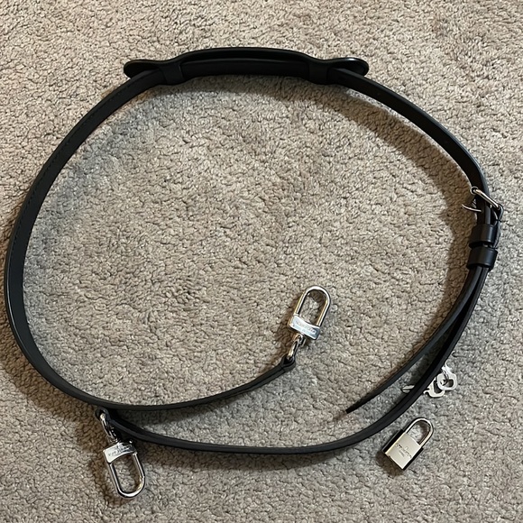 Louis Vuitton Porte-Documents Voyage PM Messenger Bag / Briefcase - Picture 6 of 10